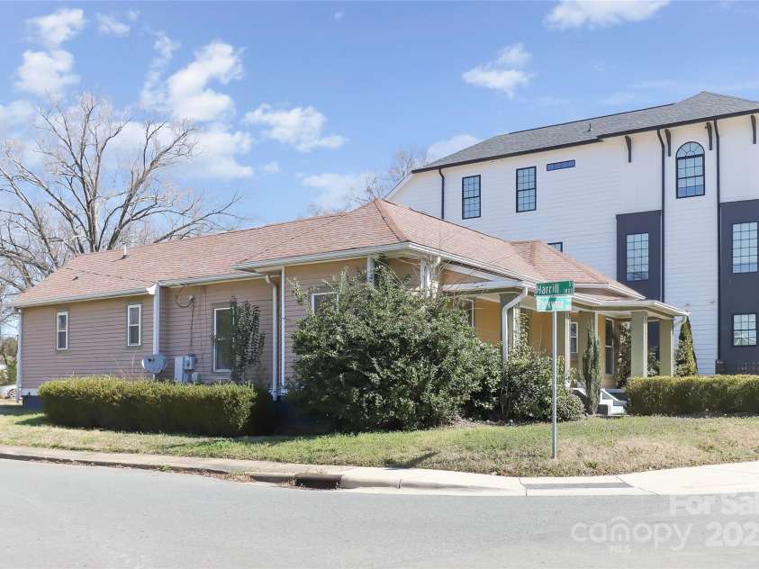 1001 Parkwood Avenue, Charlotte, NC 28205.  MLS# CAR4229375, YatesRealty ID 10293. 