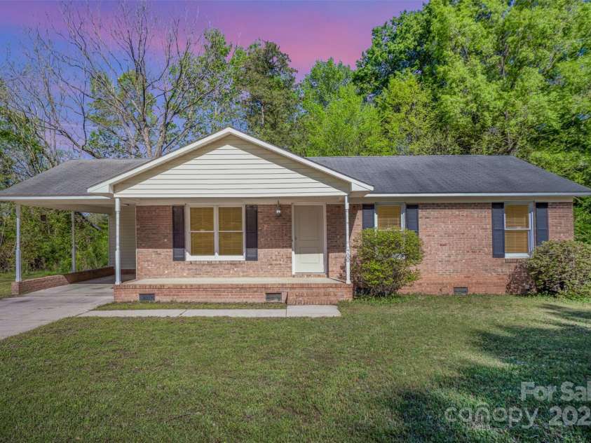 700 FINE WRIGHT Avenue, York, SC 29745.  MLS# CAR4245872, YatesRealty ID 10296. 