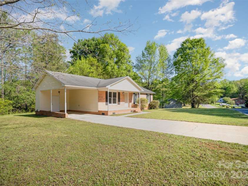 700 FINE WRIGHT Avenue, York, SC 29745.  MLS# CAR4245872, YatesRealty ID 10296. 