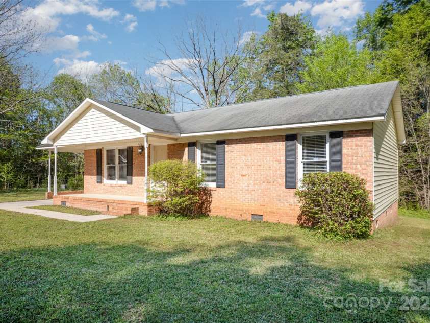 700 FINE WRIGHT Avenue, York, SC 29745.  MLS# CAR4245872, YatesRealty ID 10296. 