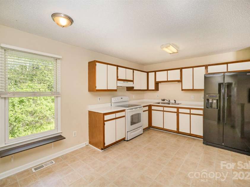 700 FINE WRIGHT Avenue, York, SC 29745.  MLS# CAR4245872, YatesRealty ID 10296. 