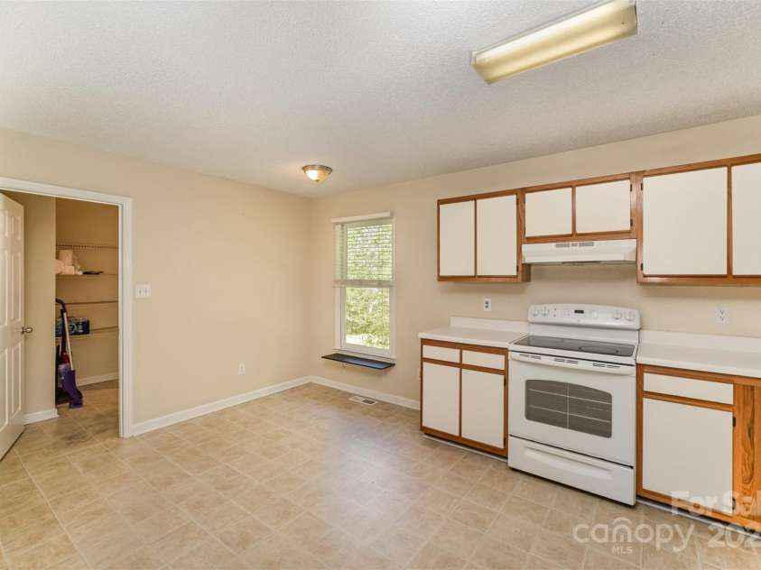 700 FINE WRIGHT Avenue, York, SC 29745.  MLS# CAR4245872, YatesRealty ID 10296. 