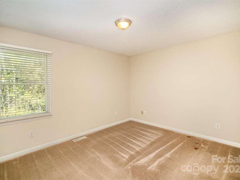 700 FINE WRIGHT Avenue, York, SC 29745.  MLS# CAR4245872, YatesRealty ID 10296. 