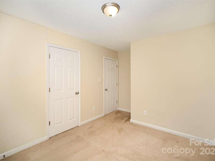 700 FINE WRIGHT Avenue, York, SC 29745.  MLS# CAR4245872, YatesRealty ID 10296. 