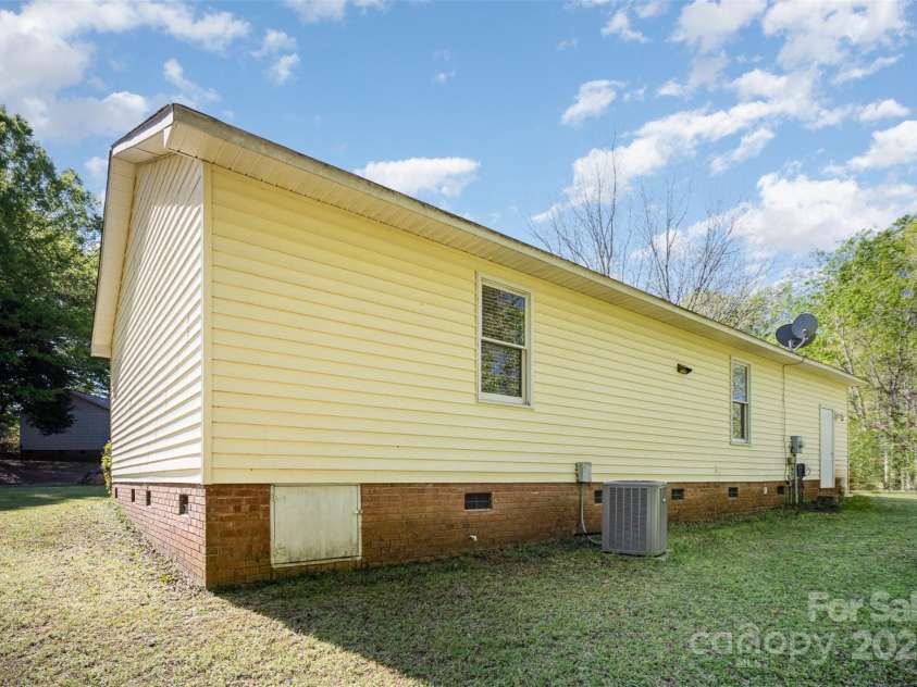 700 FINE WRIGHT Avenue, York, SC 29745.  MLS# CAR4245872, YatesRealty ID 10296. 