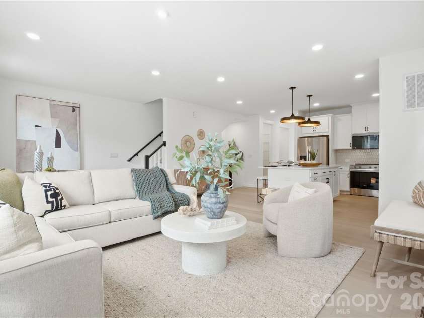 7052 Westrow Avenue, Charlotte, NC 28278.  MLS# CAR4352081, YatesRealty ID 10297. Great Room