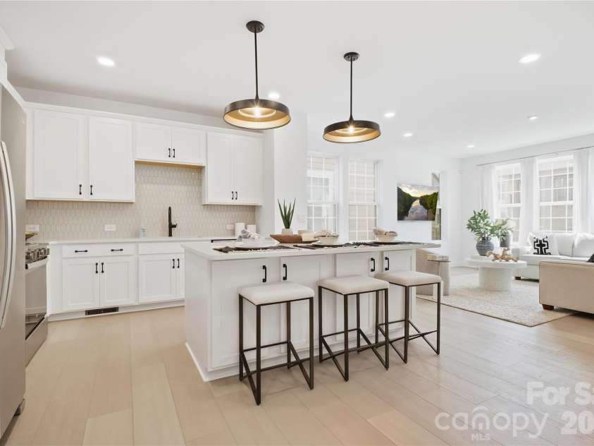 7052 Westrow Avenue, Charlotte, NC 28278.  MLS# CAR4352081, YatesRealty ID 10297. Kitchen