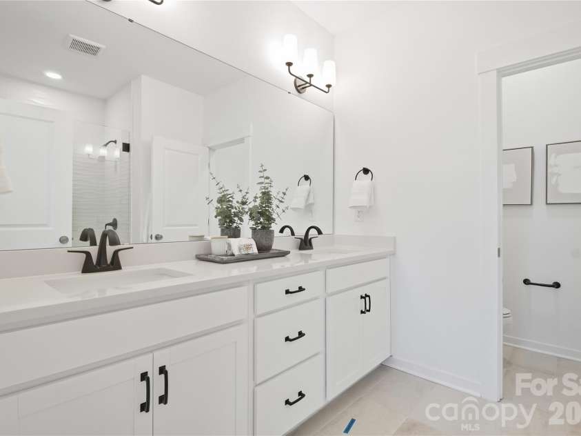 7052 Westrow Avenue, Charlotte, NC 28278.  MLS# CAR4352081, YatesRealty ID 10297. Primary Bathroom
