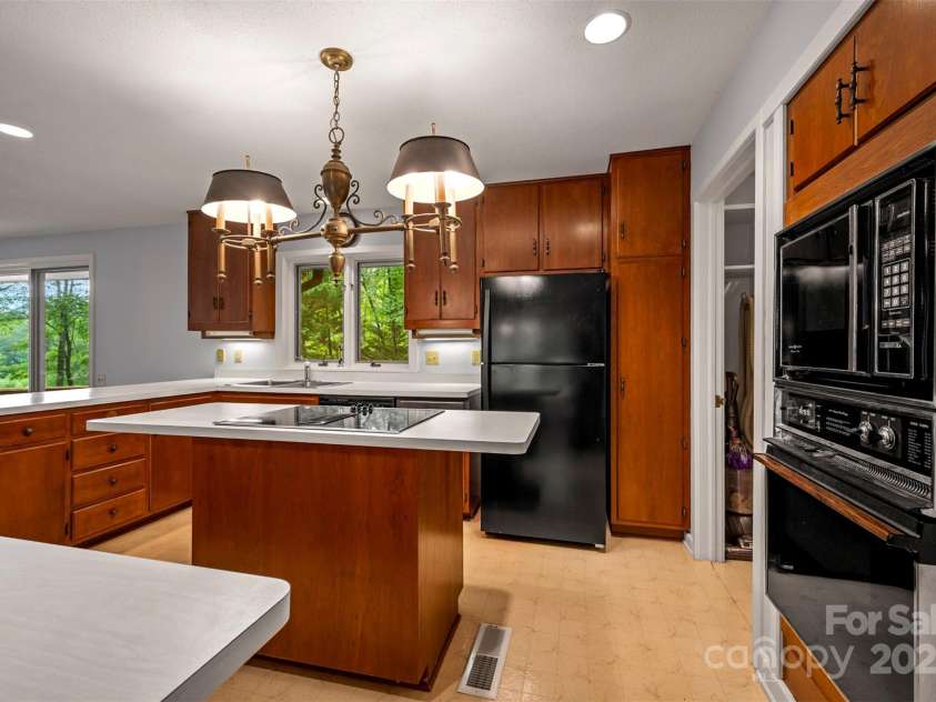 106 Blue Bird Lane, Tryon, NC 28782.  MLS# CAR4291454, YatesRealty ID 103. 