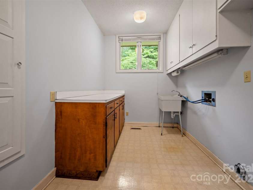 106 Blue Bird Lane, Tryon, NC 28782.  MLS# CAR4291454, YatesRealty ID 103. 