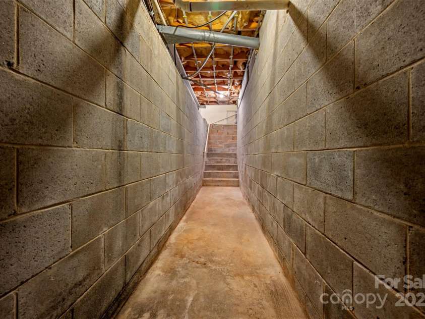 106 Blue Bird Lane, Tryon, NC 28782.  MLS# CAR4291454, YatesRealty ID 103. 