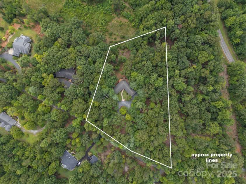 106 Blue Bird Lane, Tryon, NC 28782.  MLS# CAR4291454, YatesRealty ID 103. 