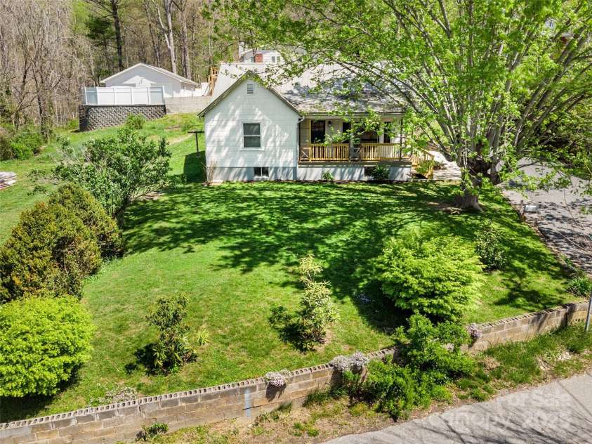 377 Cabin Road, Spruce Pine, NC 28777.  MLS# CAR4256421, YatesRealty ID 103. Front yard view