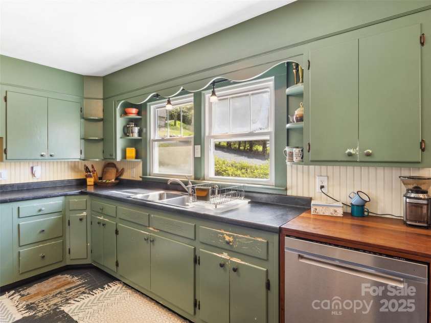 377 Cabin Road, Spruce Pine, NC 28777.  MLS# CAR4256421, YatesRealty ID 103. Kitchen