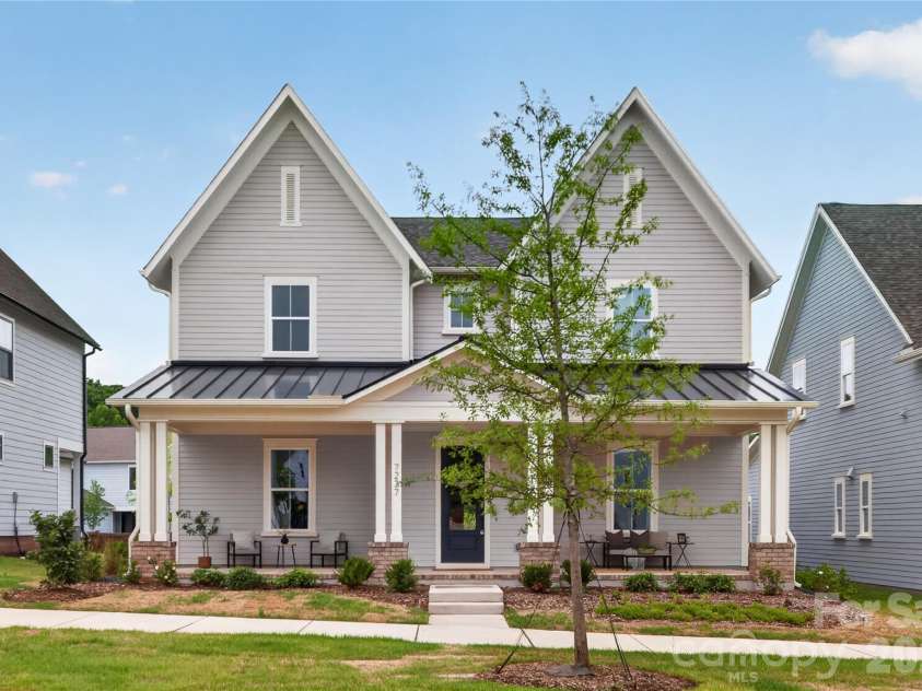 7237 Westrow Avenue, Charlotte, NC 28278.  MLS# CAR4311743, YatesRealty ID 1030. Elegant Langley floorplanin the heart of the vibrant River District.