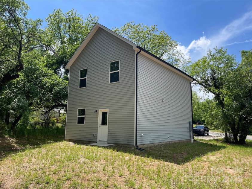 129 Sharon Road, York, SC 29745.  MLS# CAR4215637, YatesRealty ID 10300. 