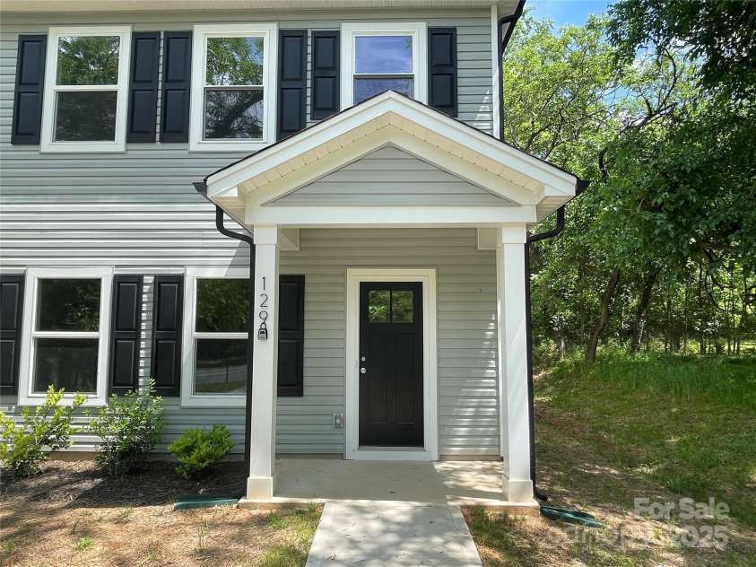 129 Sharon Road, York, SC 29745.  MLS# CAR4215637, YatesRealty ID 10300. 