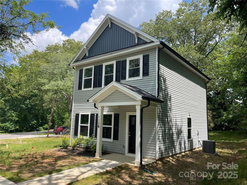 129 Sharon Road, York, SC 29745.  MLS# CAR4215637, YatesRealty ID 10300. 