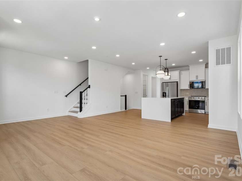 7017 Westrow Avenue, Charlotte, NC 28278.  MLS# CAR4342963, YatesRealty ID 10301. Great Room