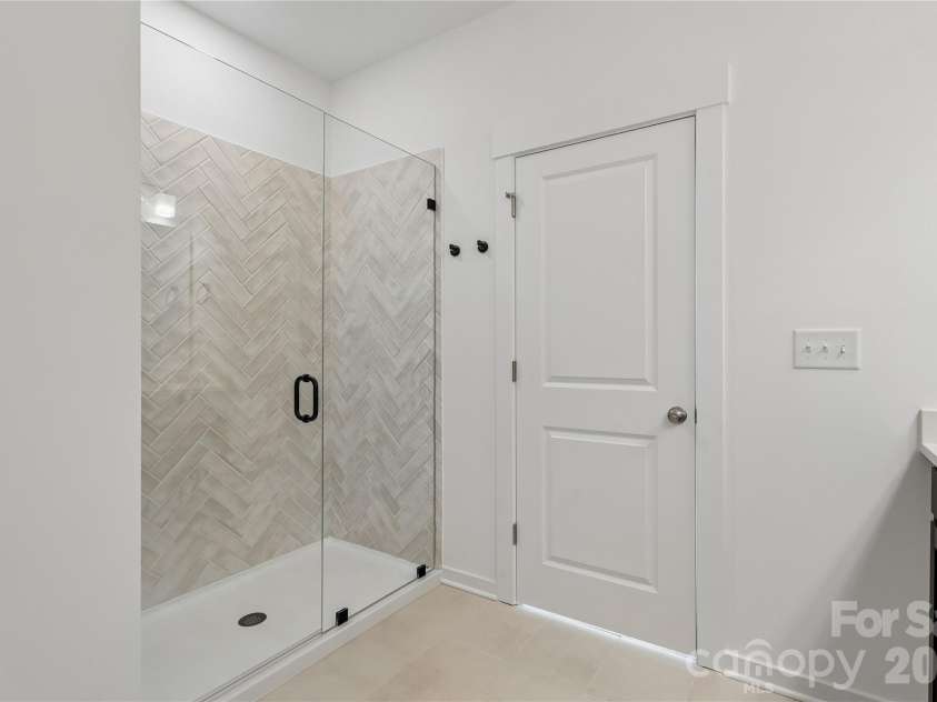7017 Westrow Avenue, Charlotte, NC 28278.  MLS# CAR4342963, YatesRealty ID 10301. Primary Bathroom