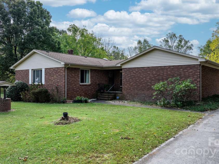 721 Harris Avenue, Valdese, NC 28690.  MLS# CAR4185664, YatesRealty ID 10301. 