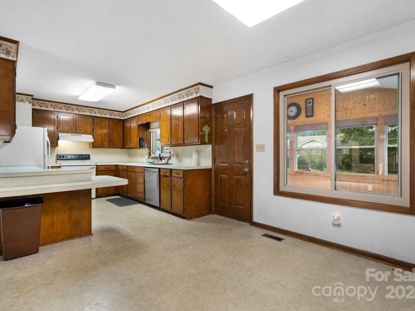 721 Harris Avenue, Valdese, NC 28690.  MLS# CAR4185664, YatesRealty ID 10301. 