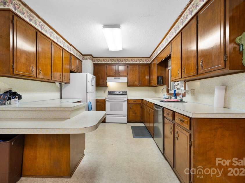721 Harris Avenue, Valdese, NC 28690.  MLS# CAR4185664, YatesRealty ID 10301. 