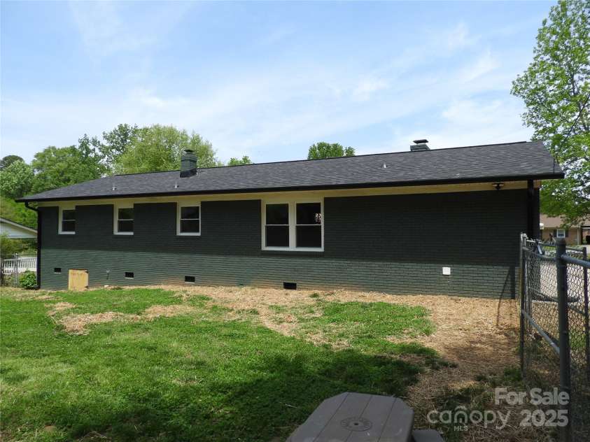 122 Mckee Drive, Blacksburg, SC 29702.  MLS# CAR4249285, YatesRealty ID 10302. 