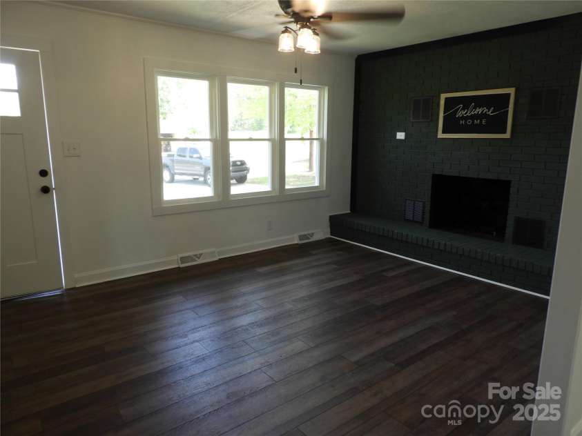 122 Mckee Drive, Blacksburg, SC 29702.  MLS# CAR4249285, YatesRealty ID 10302. 