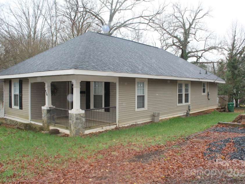 436 Oakwood Avenue, Albemarle, NC 28001.  MLS# CAR4173402, YatesRealty ID 10303. 