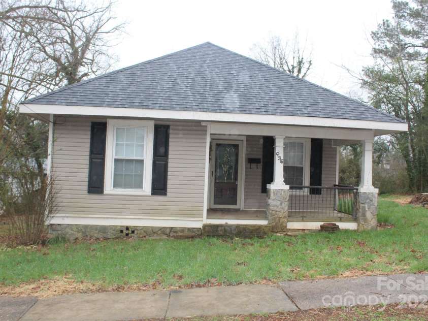 436 Oakwood Avenue, Albemarle, NC 28001.  MLS# CAR4173402, YatesRealty ID 10303. 