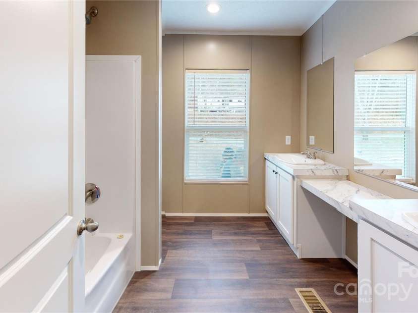 1542 Tillery Branch Road, Marshall, NC 28753.  MLS# CAR4205925, YatesRealty ID 10304. Guest bath