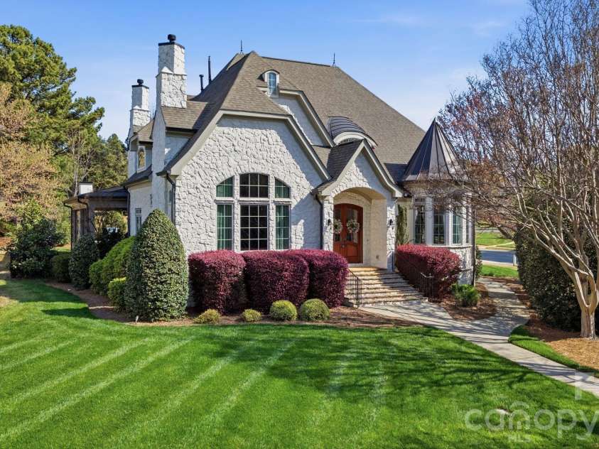 17335 Players Ridge Drive, Cornelius, NC 28031.  MLS# CAR4367949, YatesRealty ID 10304. 