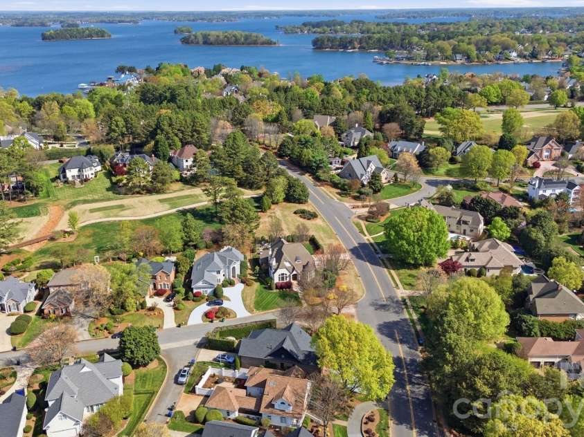 17335 Players Ridge Drive, Cornelius, NC 28031.  MLS# CAR4367949, YatesRealty ID 10304. 