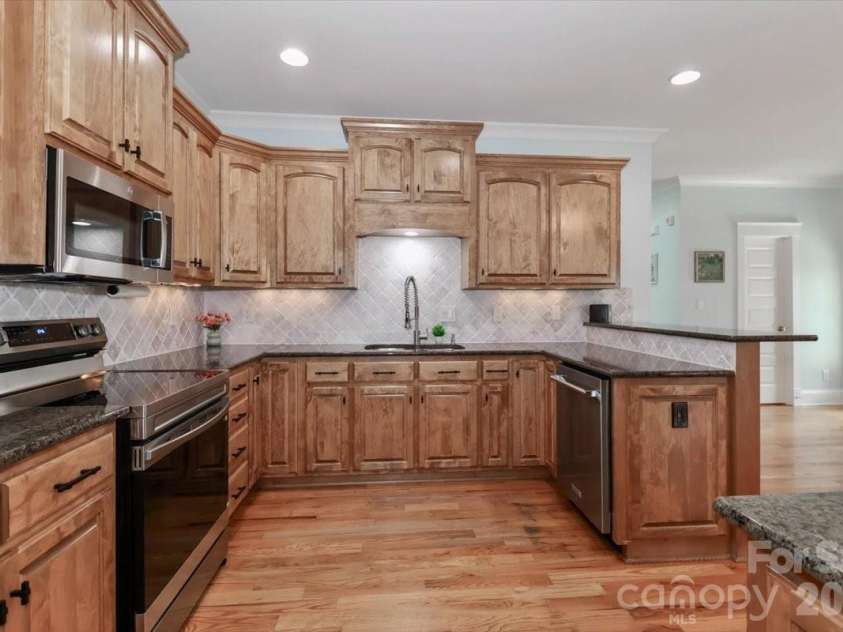 3368 Keady Mill Loop, Kannapolis, NC 28081.  MLS# CAR4357702, YatesRealty ID 10307. Kitchen