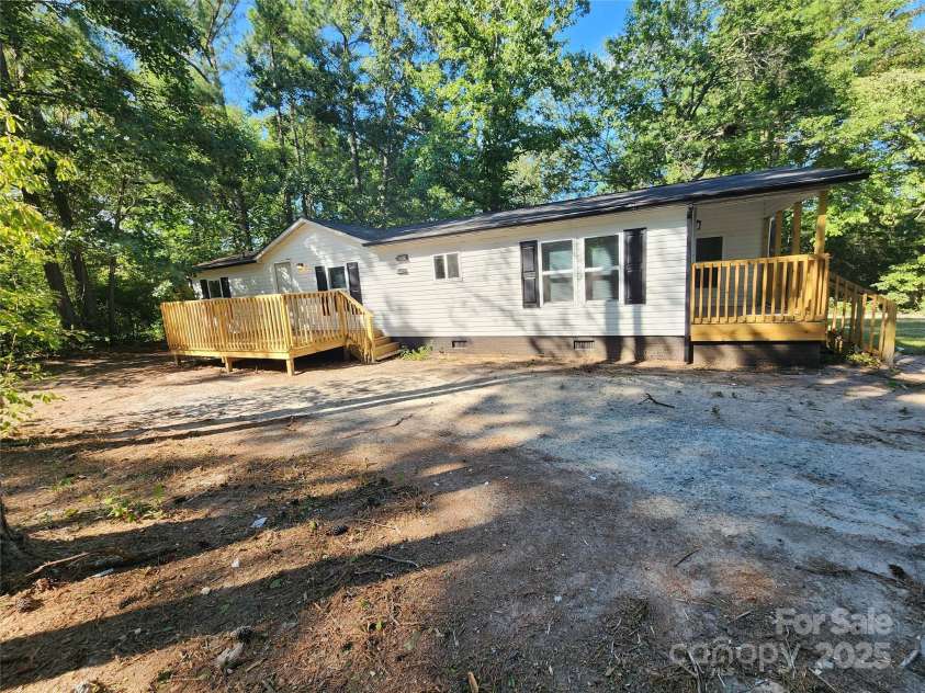174 Lakerest Lane, Carthage, NC 28327.  MLS# CAR4176236, YatesRealty ID 10308. 