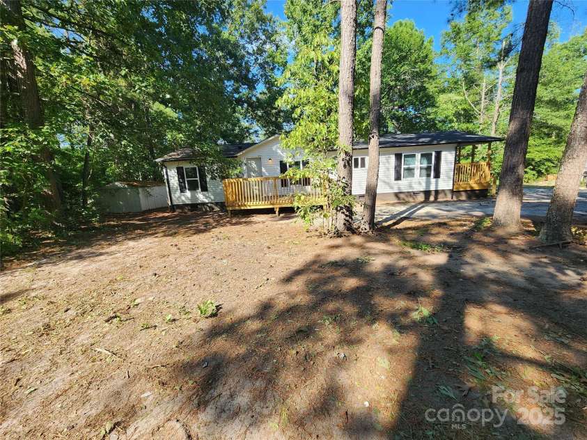 174 Lakerest Lane, Carthage, NC 28327.  MLS# CAR4176236, YatesRealty ID 10308. 