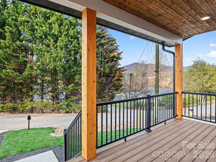 10 Overlook Place, Asheville, NC 28803.  MLS# CAR4361464, YatesRealty ID 10309. 