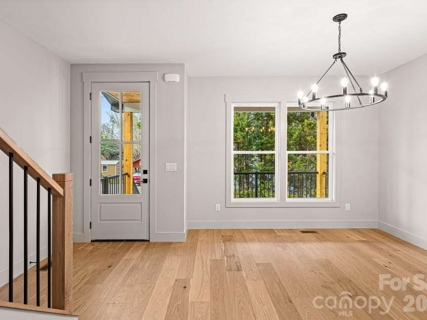 10 Overlook Place, Asheville, NC 28803.  MLS# CAR4361464, YatesRealty ID 10309. 