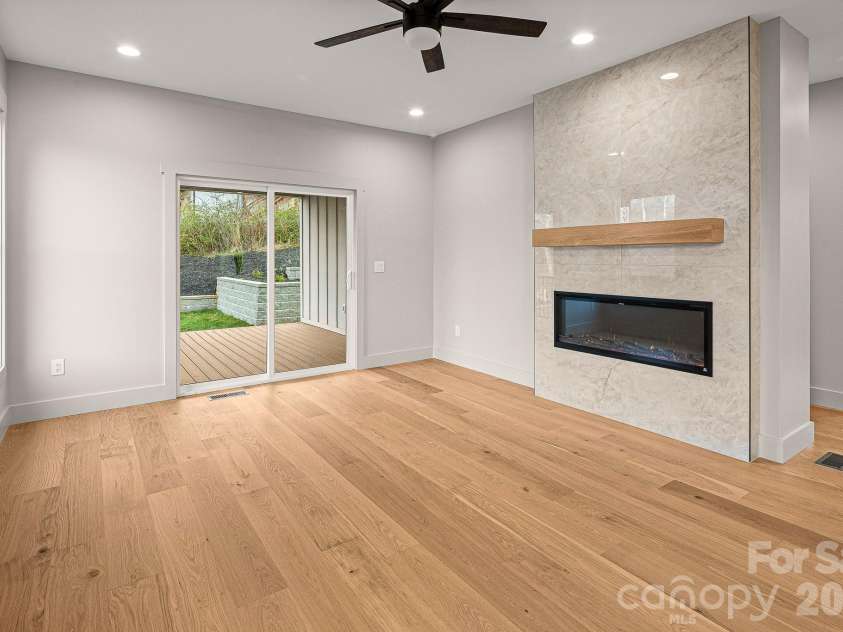 10 Overlook Place, Asheville, NC 28803.  MLS# CAR4361464, YatesRealty ID 10309. 