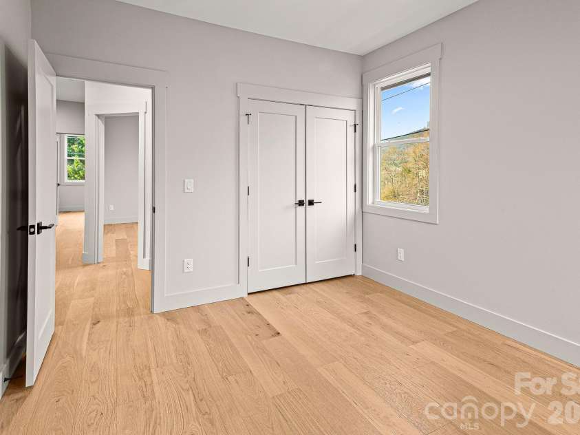 10 Overlook Place, Asheville, NC 28803.  MLS# CAR4361464, YatesRealty ID 10309. 