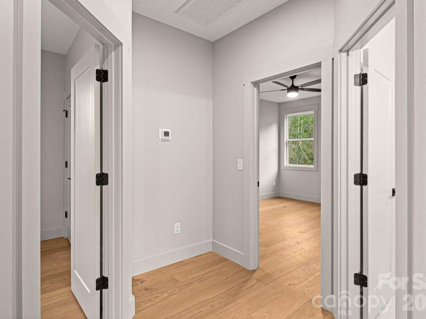 10 Overlook Place, Asheville, NC 28803.  MLS# CAR4361464, YatesRealty ID 10309. 