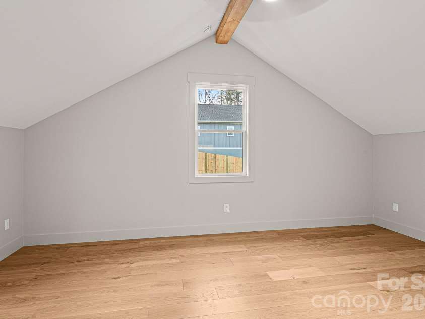 10 Overlook Place, Asheville, NC 28803.  MLS# CAR4361464, YatesRealty ID 10309. 