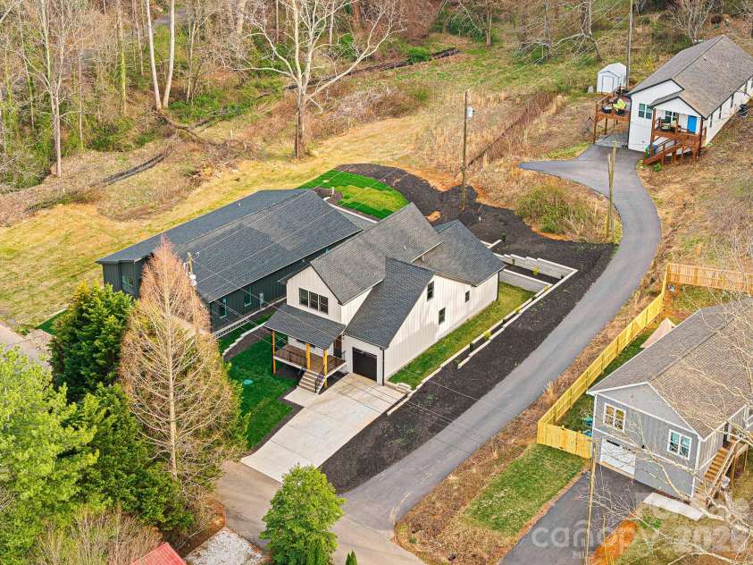 10 Overlook Place, Asheville, NC 28803.  MLS# CAR4361464, YatesRealty ID 10309. 