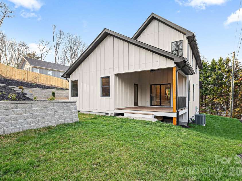 10 Overlook Place, Asheville, NC 28803.  MLS# CAR4361464, YatesRealty ID 10309. 