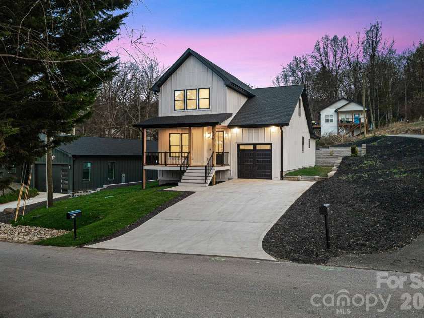 10 Overlook Place, Asheville, NC 28803.  MLS# CAR4361464, YatesRealty ID 10309. 