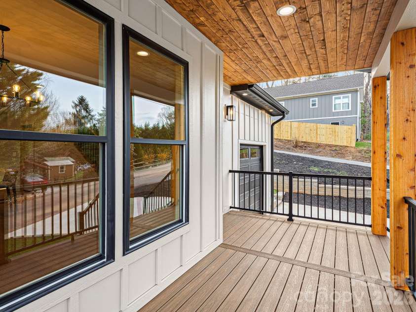 10 Overlook Place, Asheville, NC 28803.  MLS# CAR4361464, YatesRealty ID 10309. 