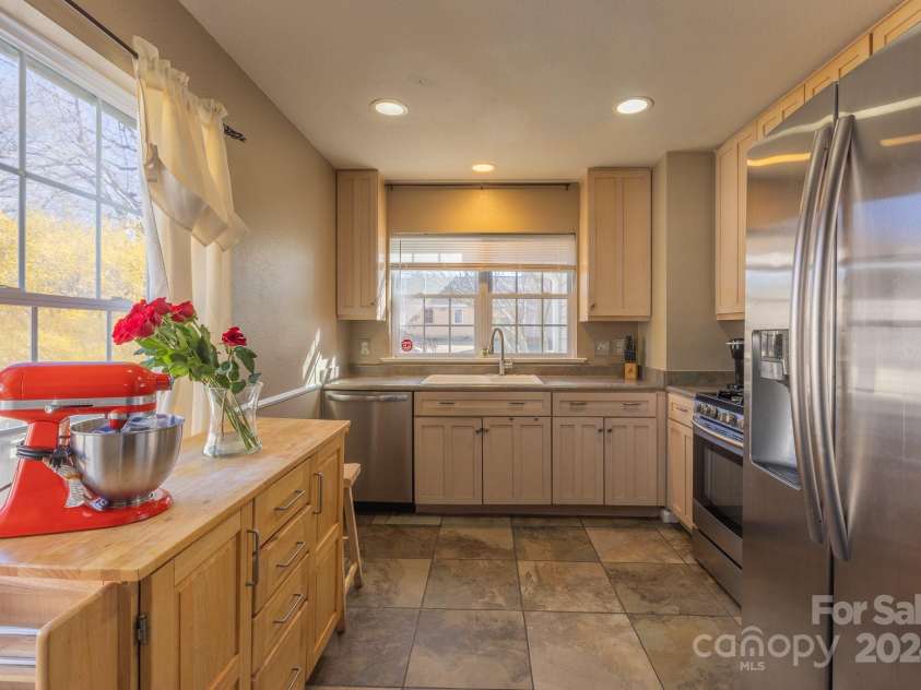 37 Farm Lane, Mills River, NC 28759.  MLS# CAR4203475, YatesRealty ID 10309. 