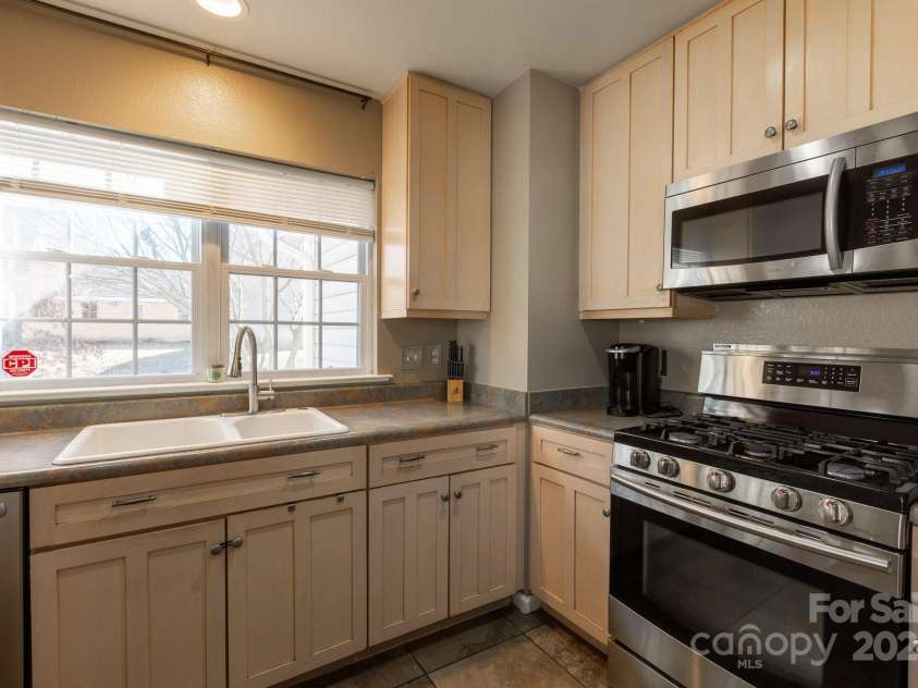 37 Farm Lane, Mills River, NC 28759.  MLS# CAR4203475, YatesRealty ID 10309. 