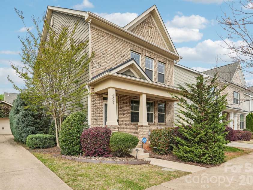 6309 Kennard Drive, Charlotte, NC 28216.  MLS# CAR4364364, YatesRealty ID 10310. 